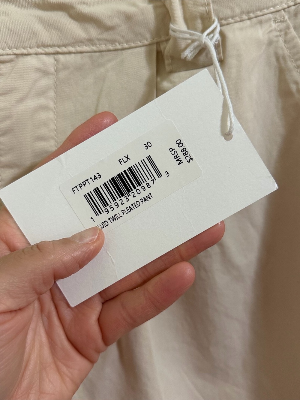 FRAME Fluid Twill Pleated Pants Size 30 NWT Off White Cream Barrel Cotton $280 - Picture 8 of 13